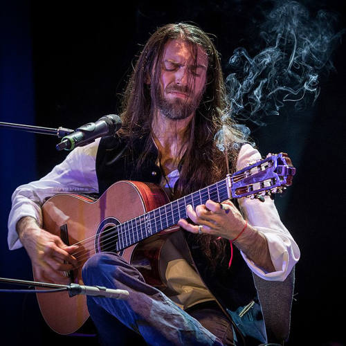 Estas Tonne bei Dhara Music in Wien